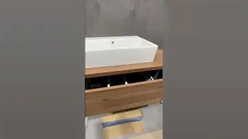 Тумба с накладной раковиной для ванной комнаты на заказ с открытыми нишами от мебельдляванн.рф